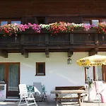 לינה וארוחת בוקר Haus Oberland סן אנטון