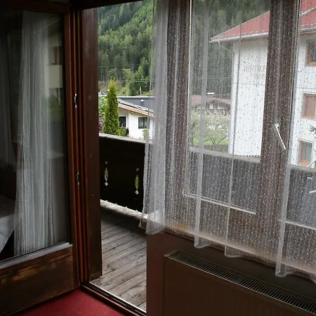 Bed and breakfast Haus Oberland 3*