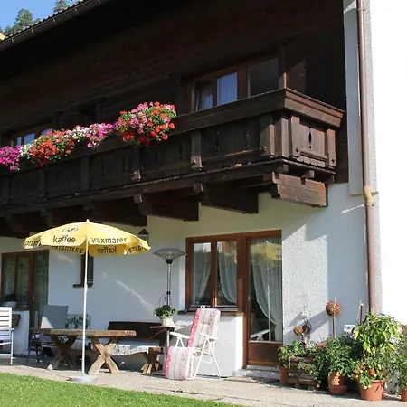 Haus Oberland Bed and breakfast 3*