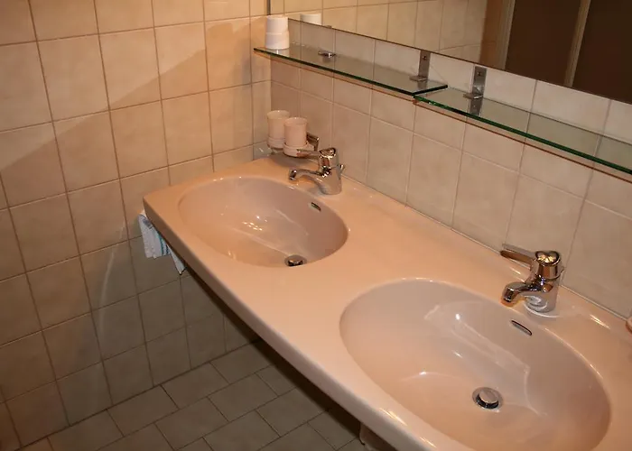 فندق مبيت وإفطار Haus Oberland 3*