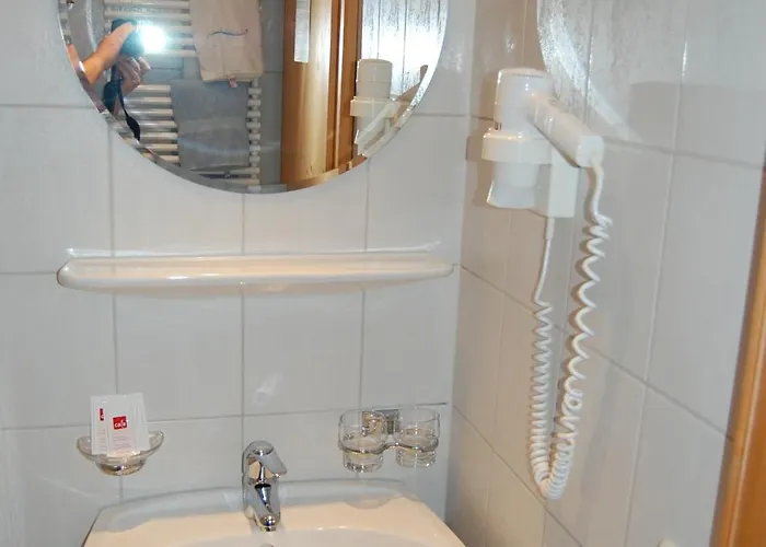 فندق مبيت وإفطار Haus Oberland 3*