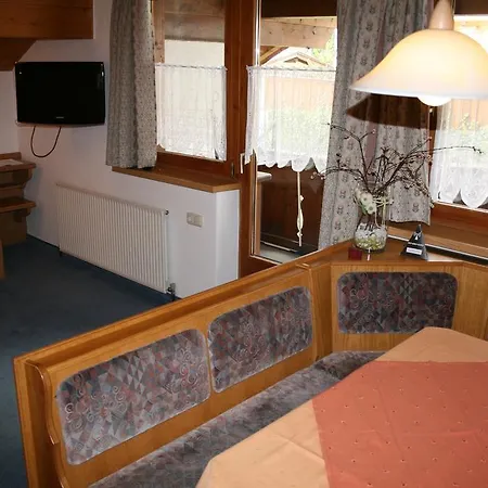 Haus Oberland B&B 장크트안톤암아를베르크